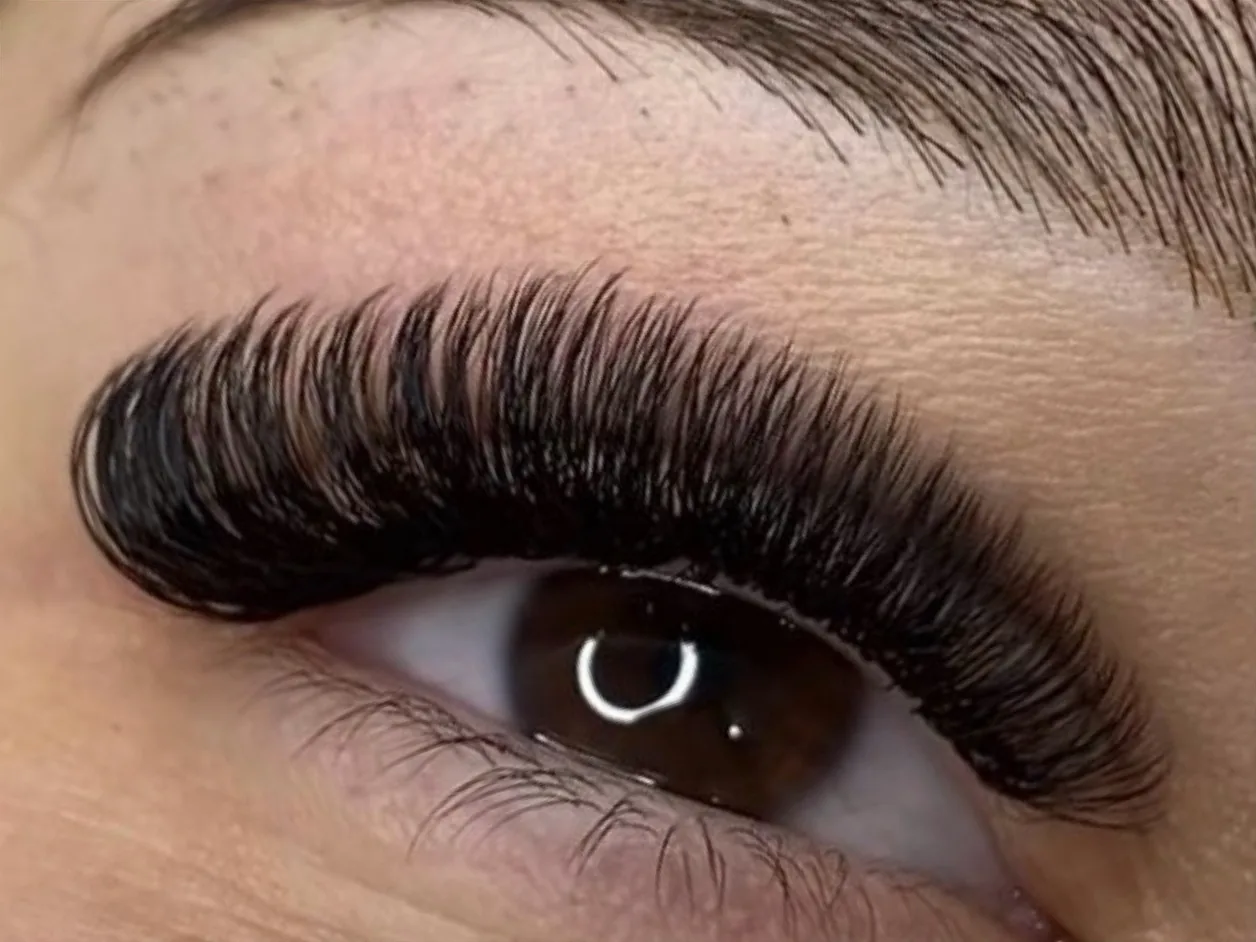 Beauty Lover & Lash client result with a dense mega volume lash set