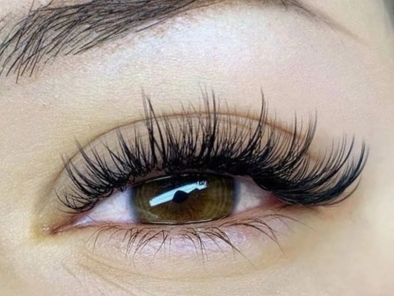 Beauty Lover & Lash client result with a soft natural wispy lash map
